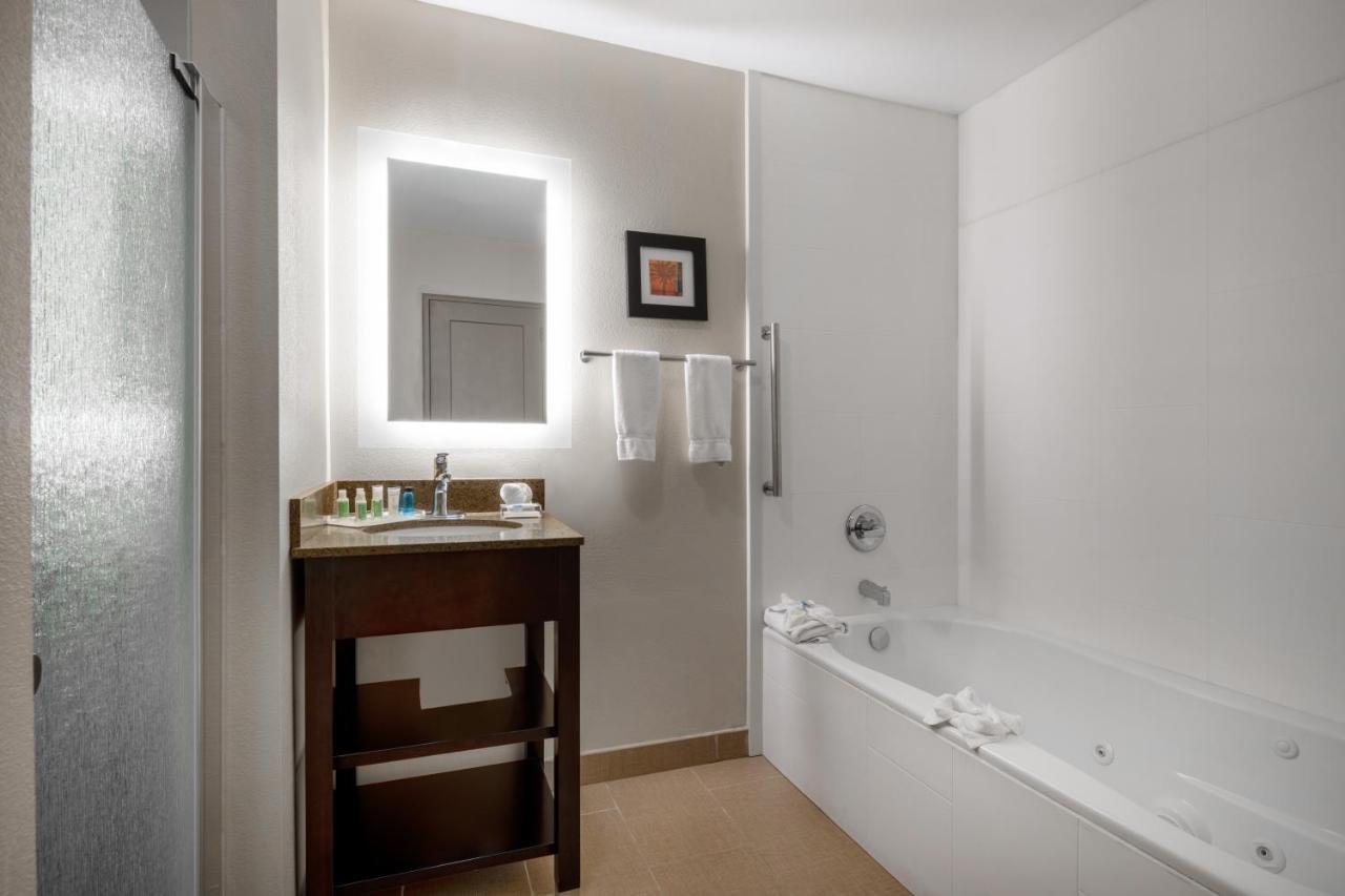 Holiday Inn Poughkeepsie By Ihg Εξωτερικό φωτογραφία