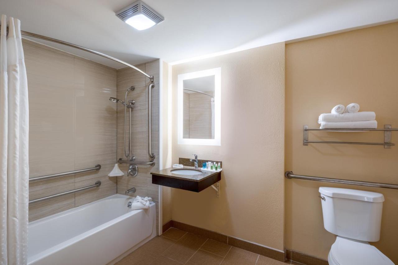 Holiday Inn Poughkeepsie By Ihg Εξωτερικό φωτογραφία